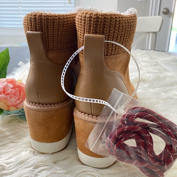 kate spade new york
Willow Suede Shearling Lined Wedge
Hiker Booties - Picture 9 of 12